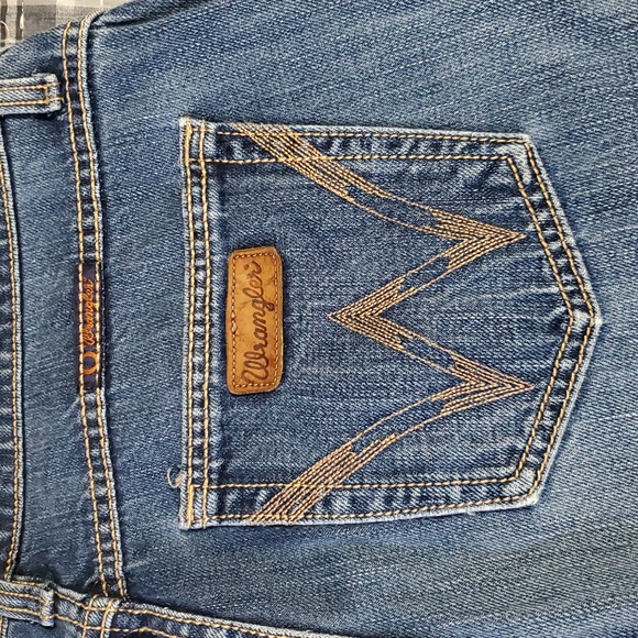 Wrangler Cowgirl Cut Jeans - Picture 4 of 9